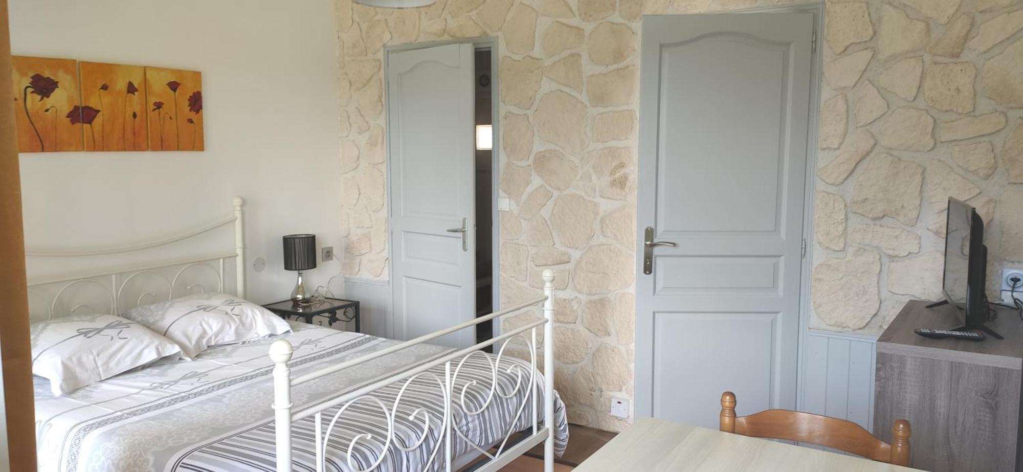 Gite Residence De La Fontaine A Compreignac الغرفة الصورة