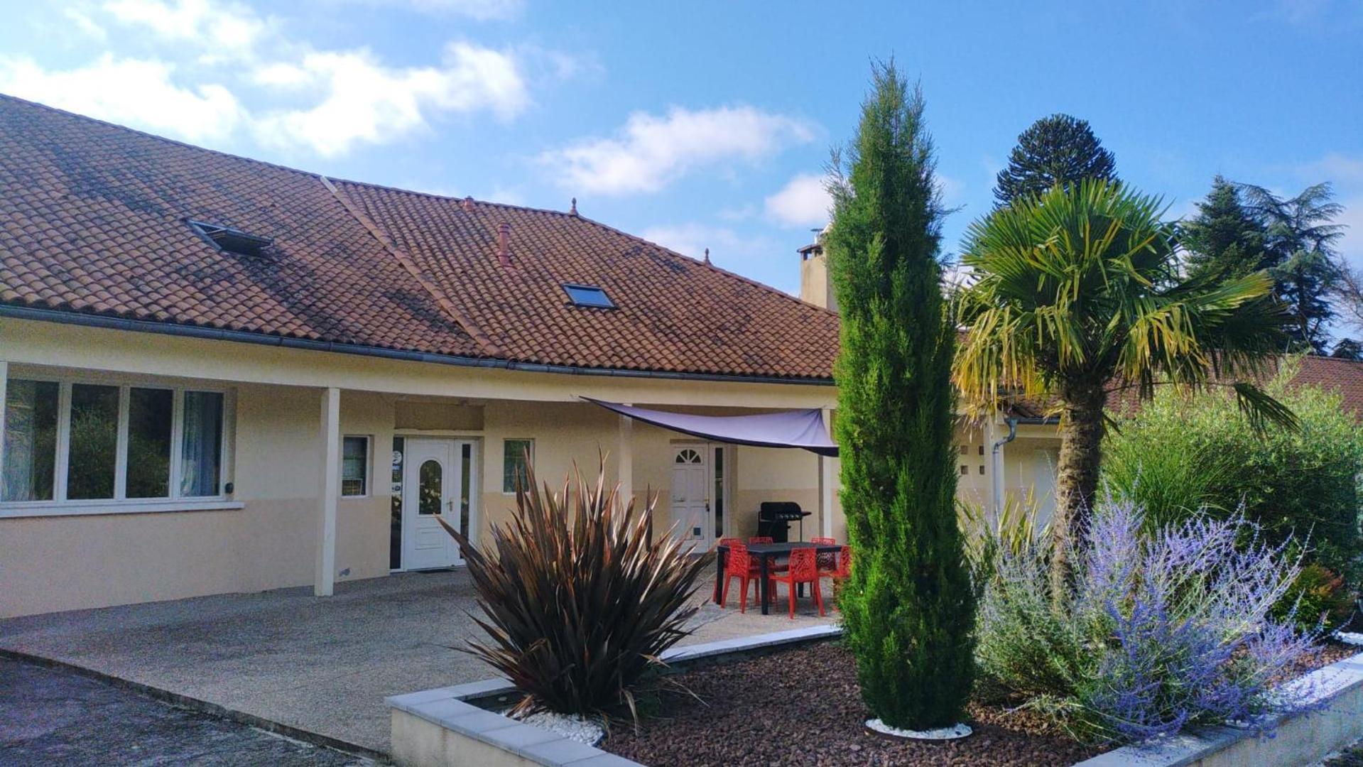 Gite Residence De La Fontaine A Compreignac المظهر الخارجي الصورة